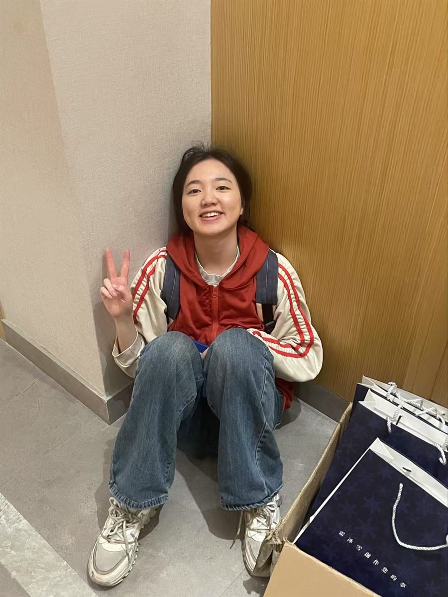 朱墨Helen在活动间隙的生活照片