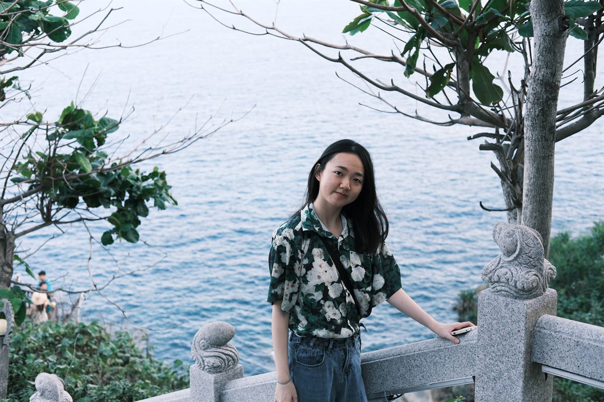 朱墨Helen在海边旅行时的照片